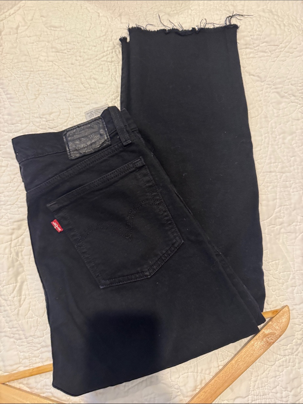 Levi's Black wedgie straight size 26